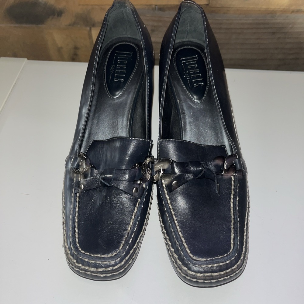 NICKLES SOFT MATRIX NAVY BLUE LEATHER HEELS TOPSTITCHED STACKED HEEL PUMPS 7 M.